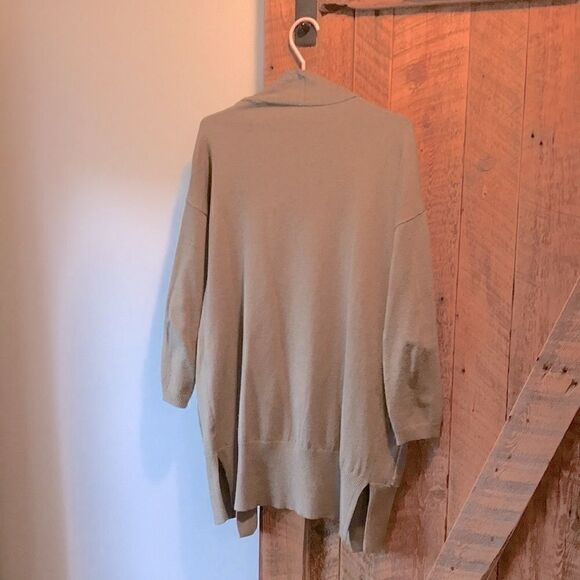 Poofw green vest   - Picture 3 of 4